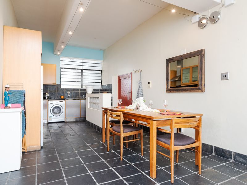 Apartment For Sale In Cape Town - Photo 4
