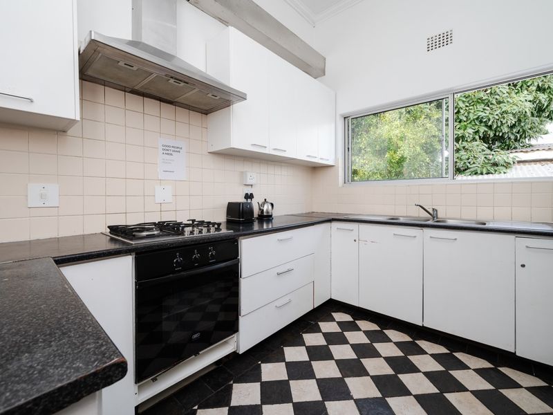 6 Bedroom Freehold - Photo 8