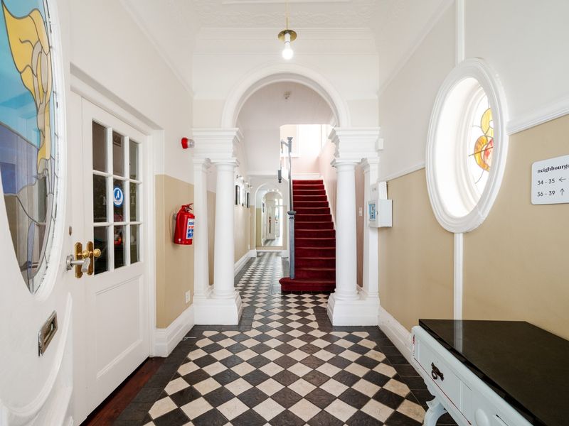 6 Bedroom Freehold - Photo 6