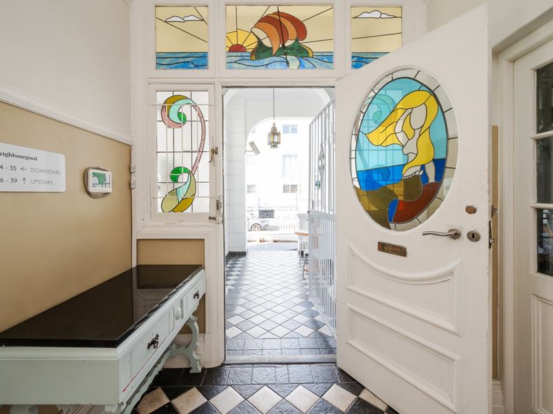 6 Bedroom Freehold - Photo 4