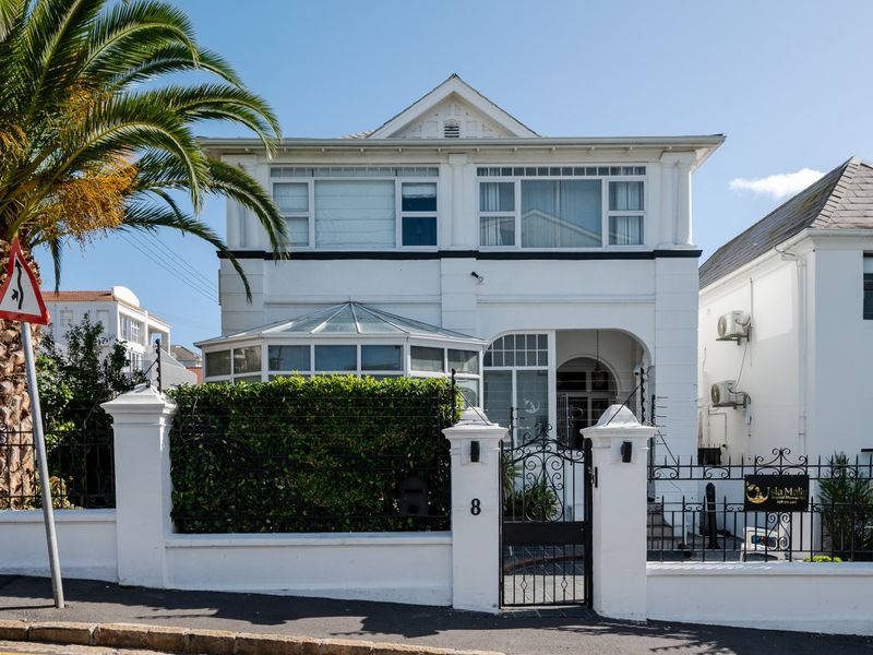 6 Bedroom Freehold - Photo 2