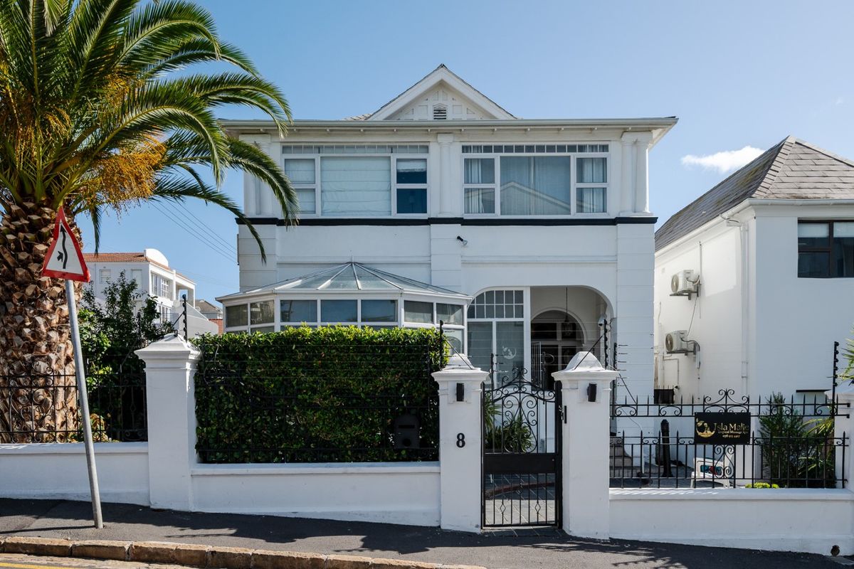 6 Bedroom Freehold - Photo 2
