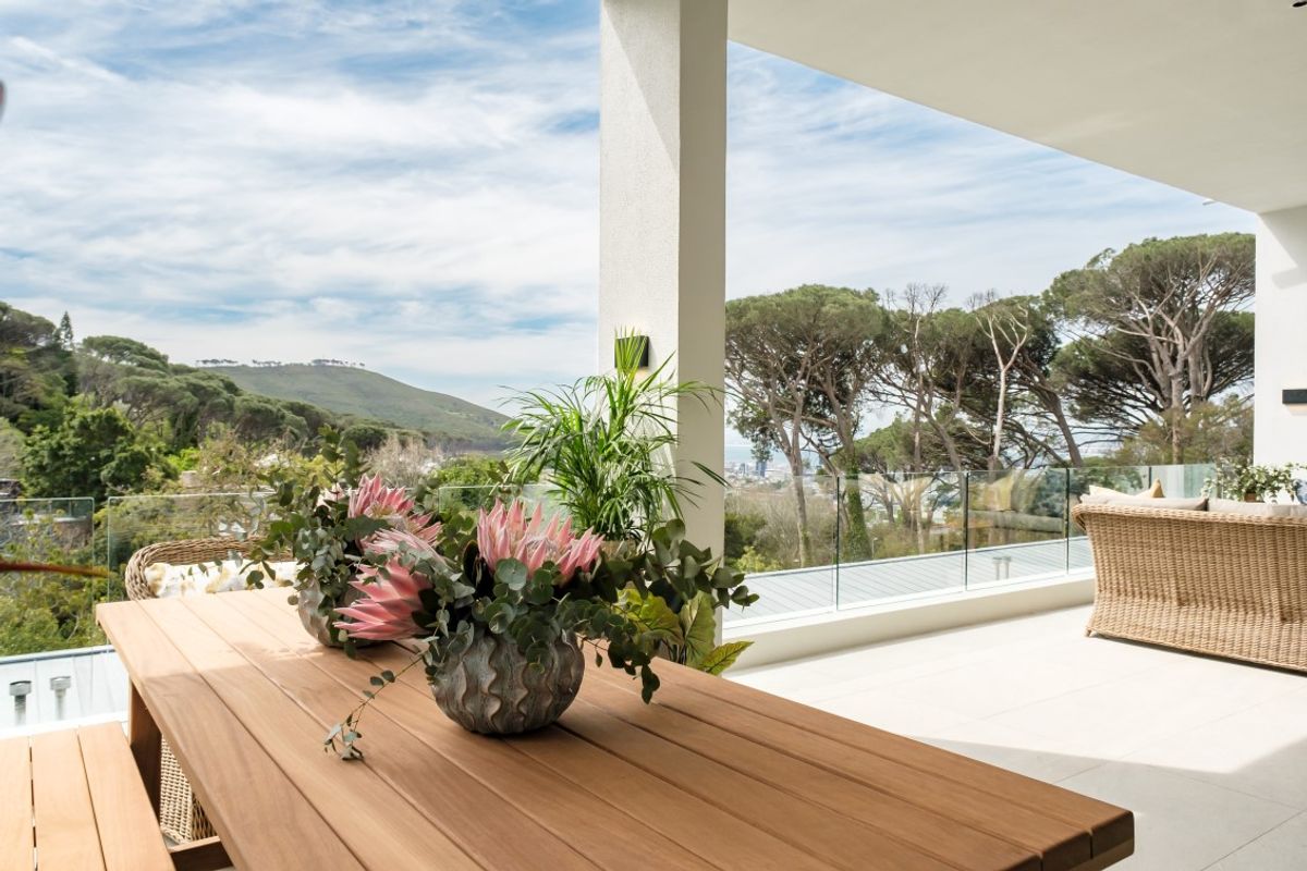 Secure Higgovale Sanctuary with Spectacular Views - Photo 4