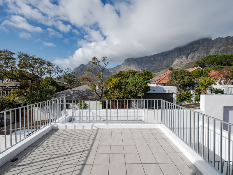 Spacious Family Home with Stunning Table Mountain Views - Photo 1