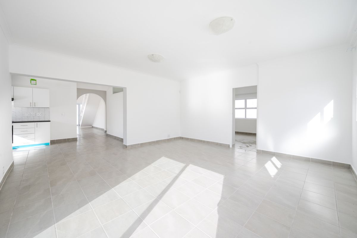 Spacious Family Home with Stunning Table Mountain Views - Photo 4