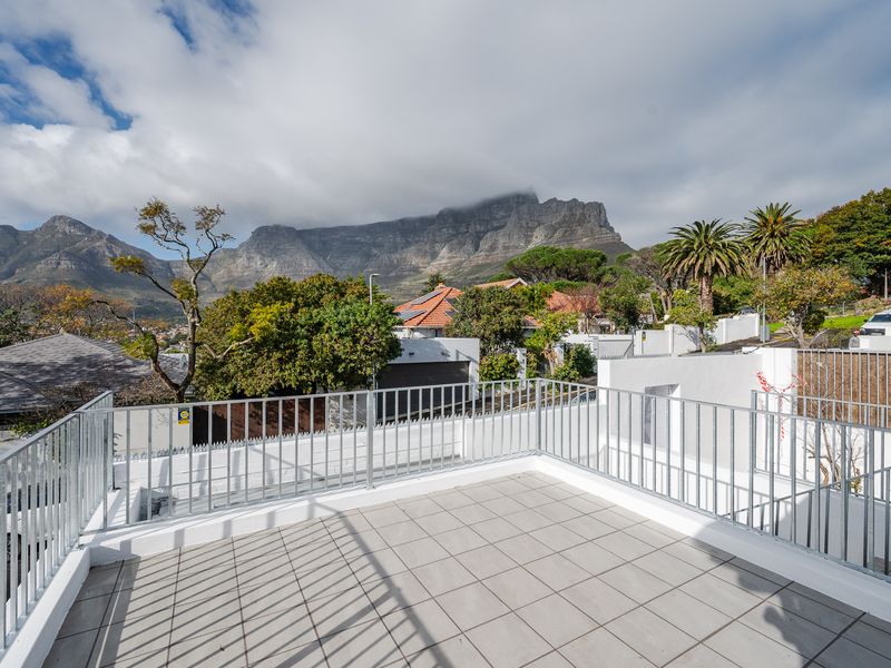 Spacious Family Home with Stunning Table Mountain Views - Photo 2