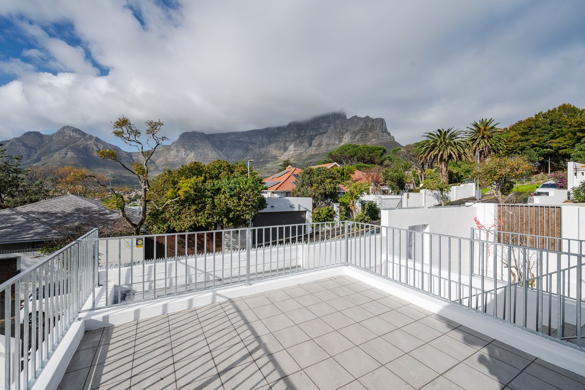 Spacious Family Home with Stunning Table Mountain Views - Photo 2
