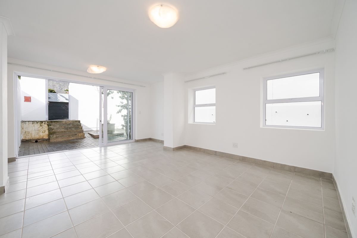 Large Ground Floor 'Apartment' -  Tamboerskloof - Photo 2