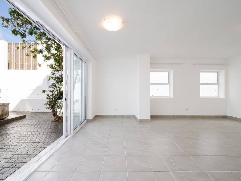 Large Ground Floor 'Apartment' -  Tamboerskloof - Photo 1