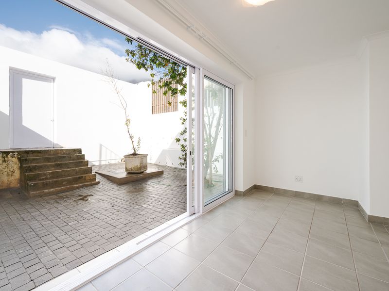 Large Ground Floor 'Apartment' -  Tamboerskloof - Photo 5