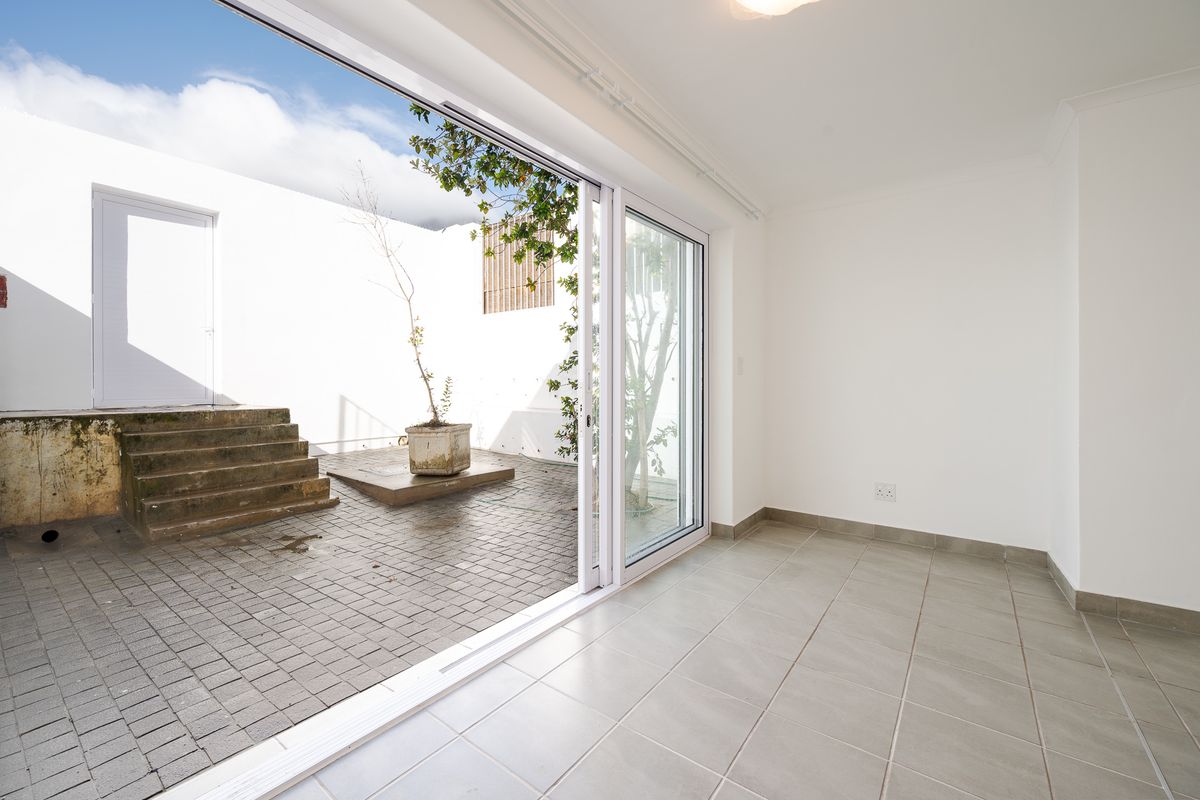 Large Ground Floor 'Apartment' -  Tamboerskloof - Photo 5