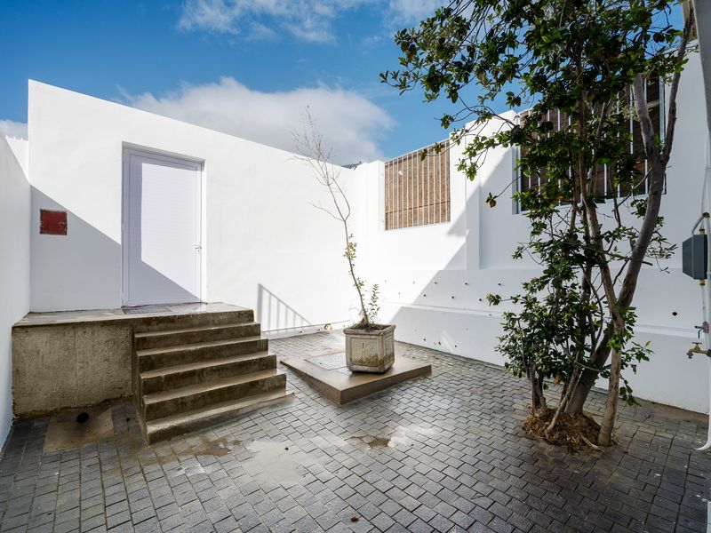 Large Ground Floor 'Apartment' -  Tamboerskloof - Photo 3