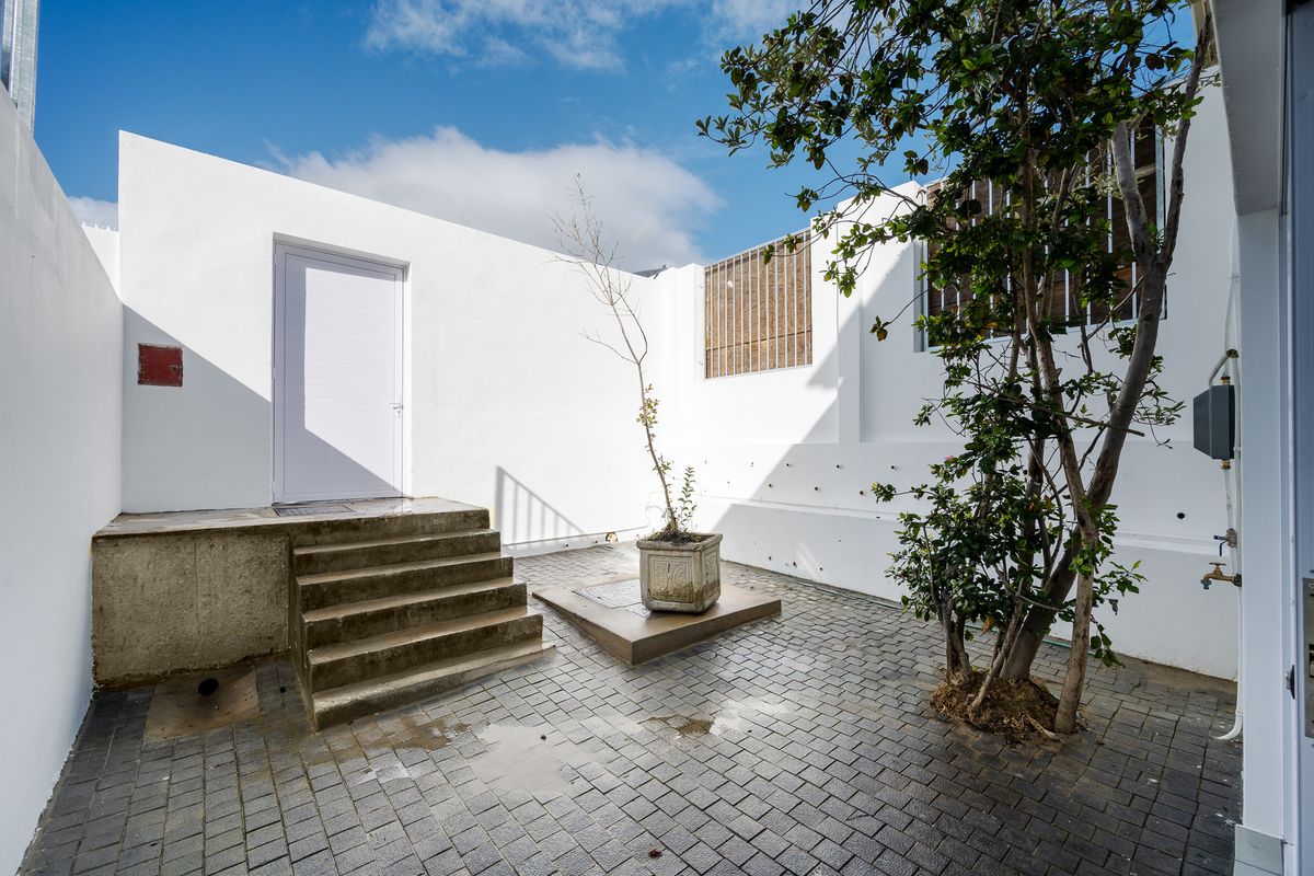 Large Ground Floor 'Apartment' -  Tamboerskloof - Photo 3