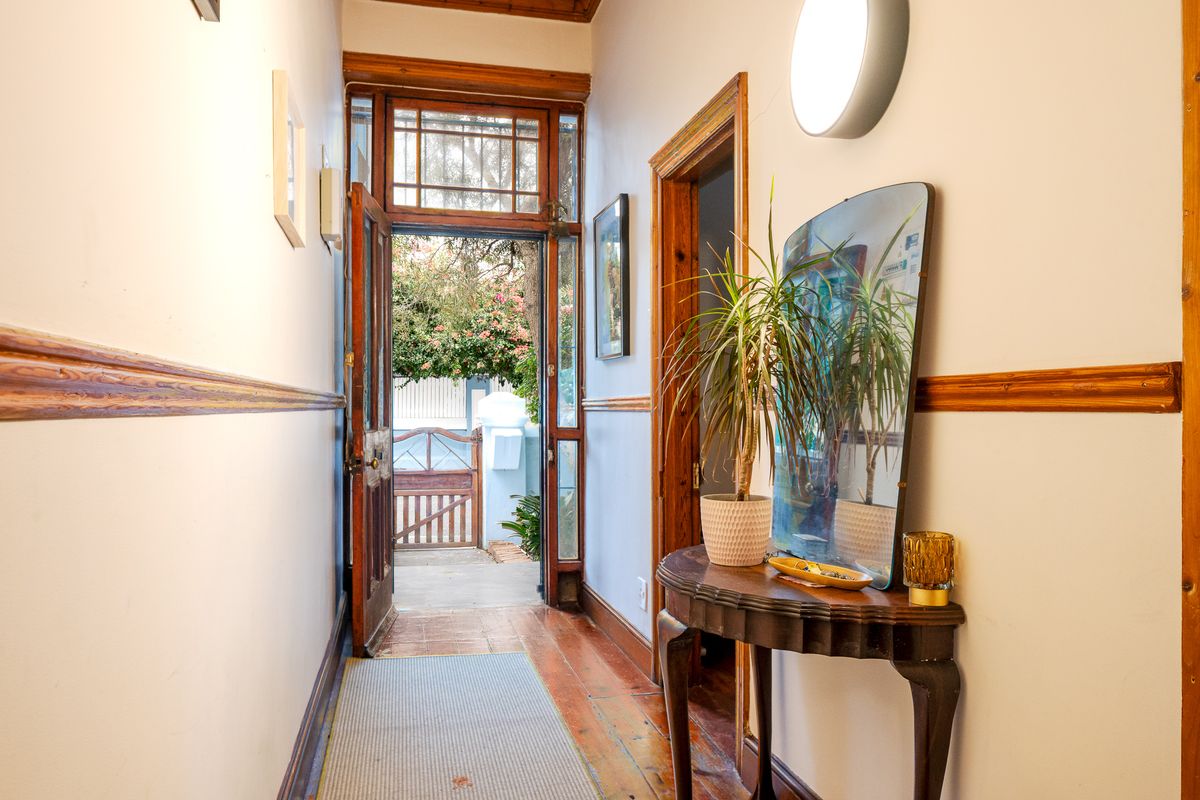 Enchanting Victorian Home - Photo 3