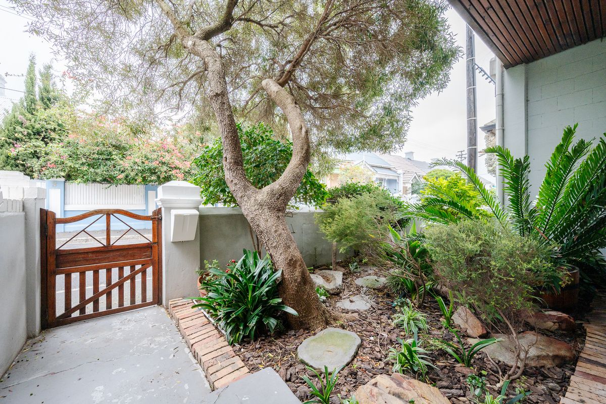 Enchanting Victorian Home - Photo 2