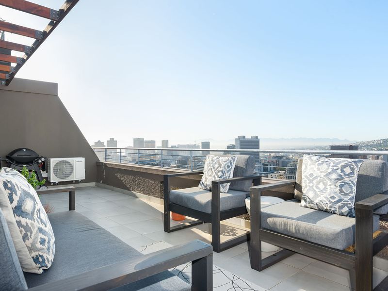 Cosmopolitan Vibes and Views - Photo 4