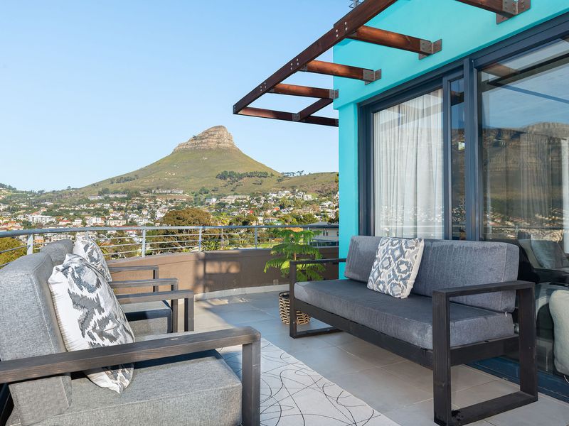 Cosmopolitan Vibes and Views - Photo 3