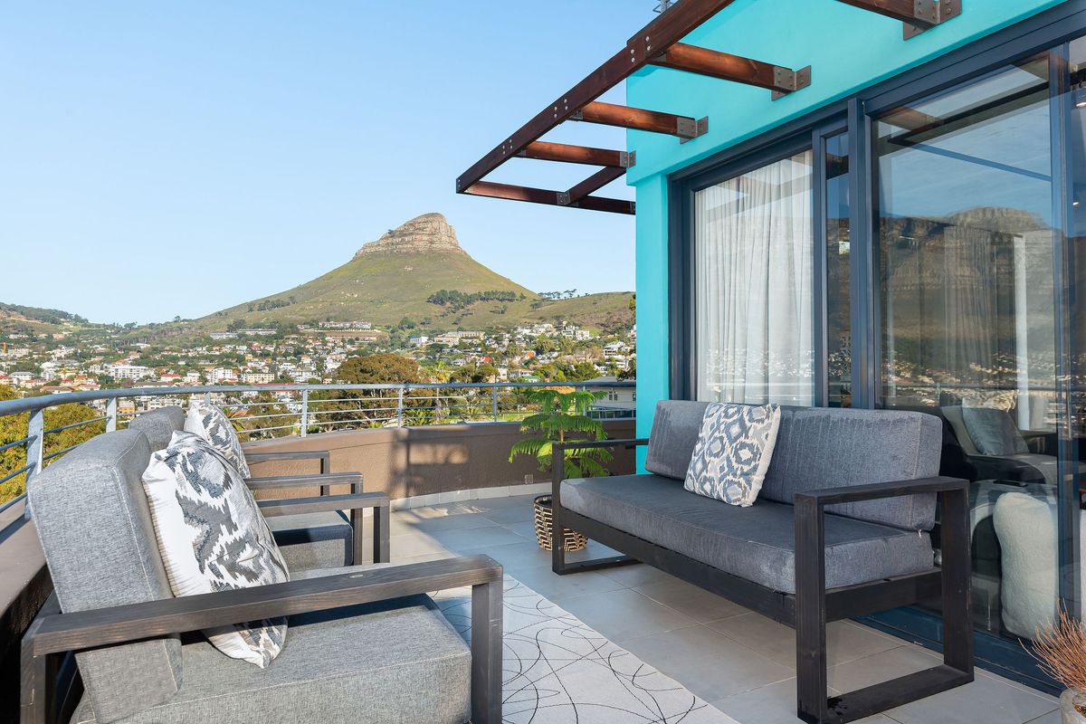 Cosmopolitan Vibes and Views - Photo 3