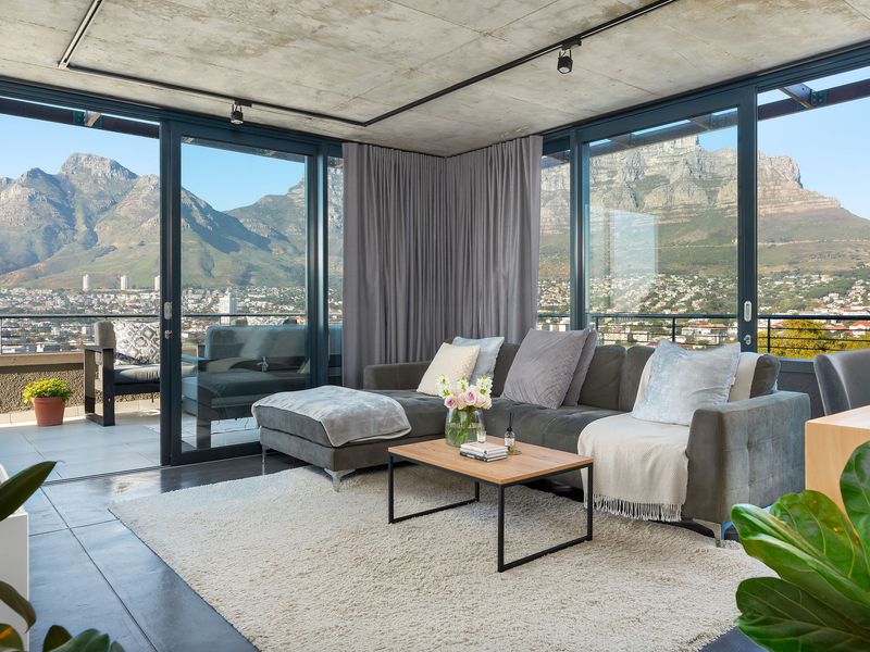 Cosmopolitan Vibes and Views - Photo 2