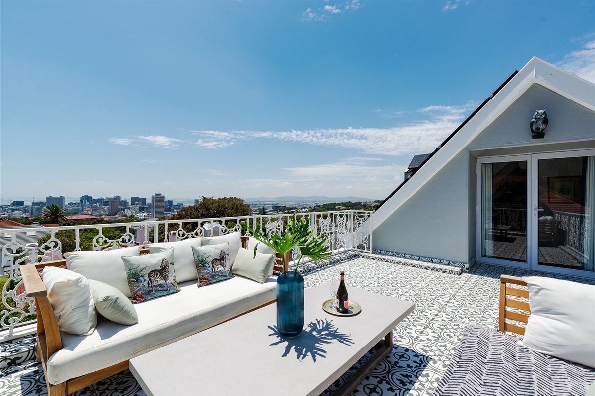 Luxurious Victorian City Home - Photo 3