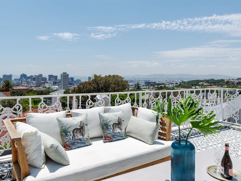 Luxurious Victorian City Home - Photo 2