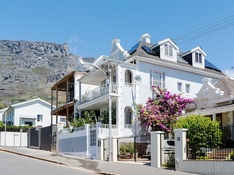 Luxurious Victorian City Home - Photo 5