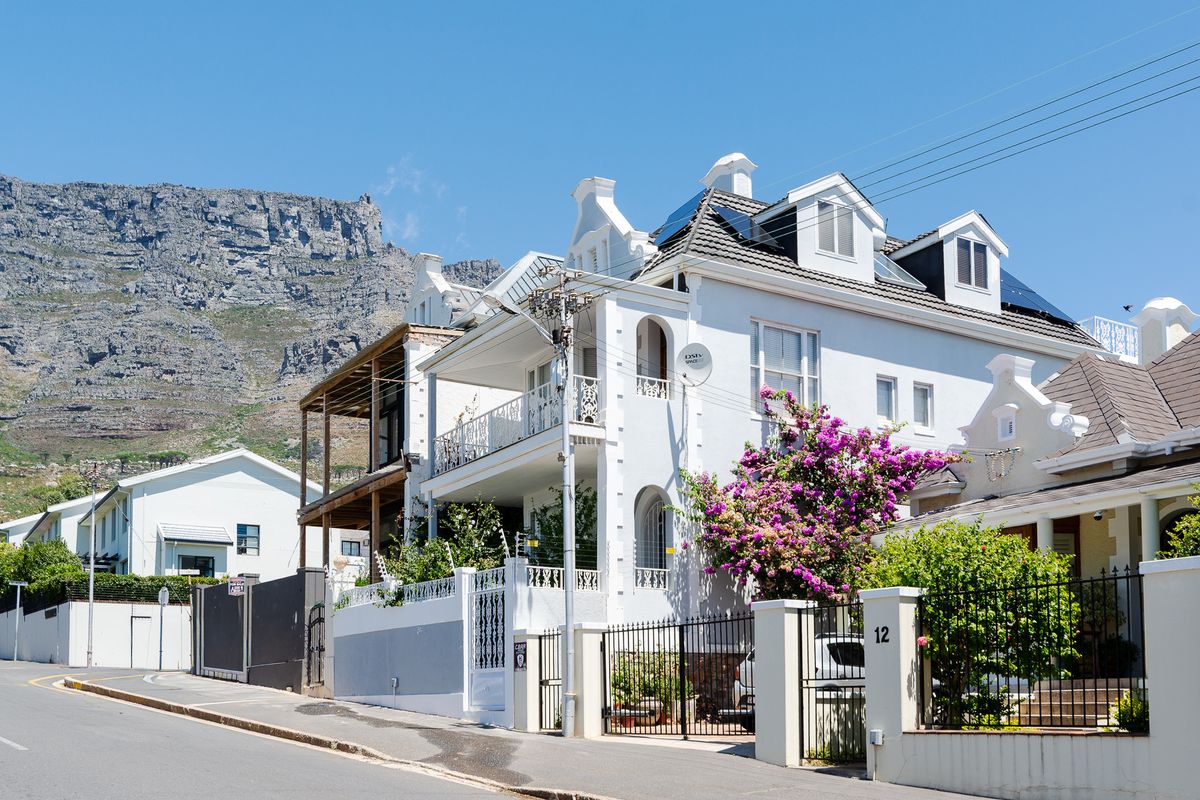 Luxurious Victorian City Home - Photo 5