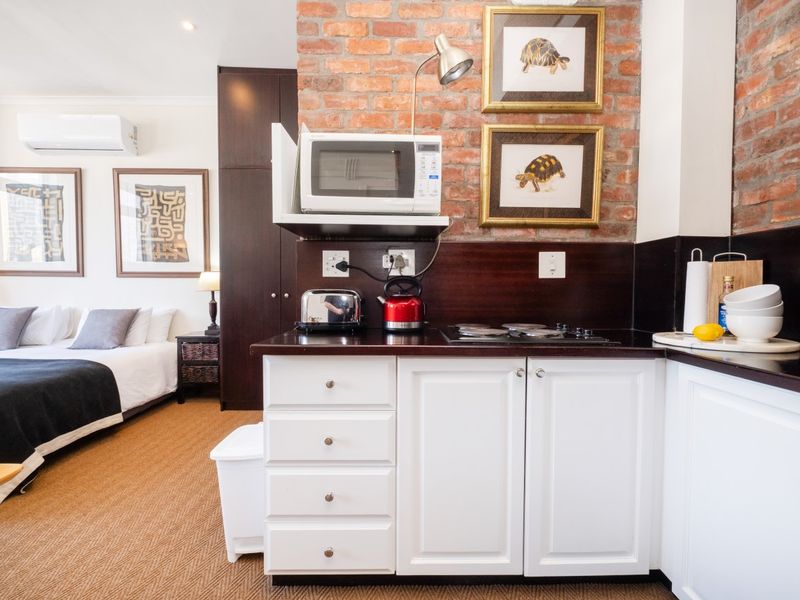 City Pad with Strong Airbnb Returns and Iconic Views - Photo 9