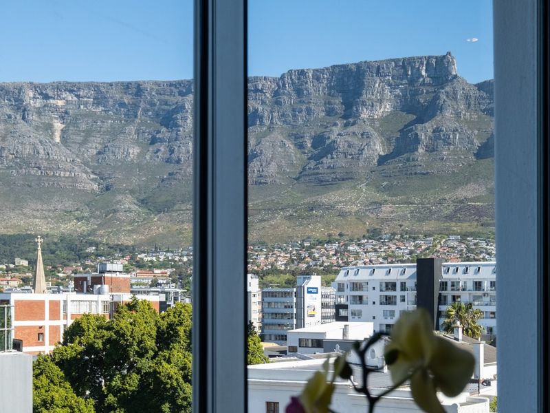 City Pad with Strong Airbnb Returns and Iconic Views - Photo 8