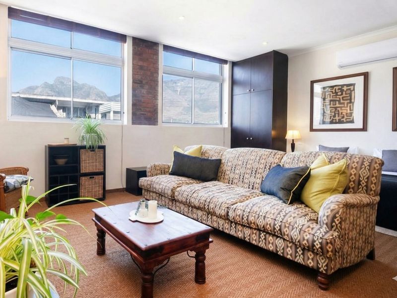 City Pad with Strong Airbnb Returns and Iconic Views - Photo 2