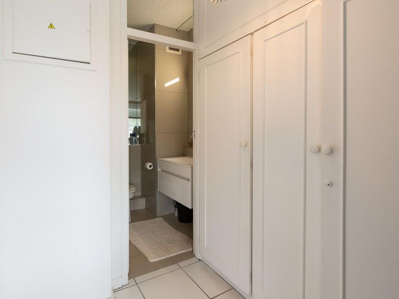 Furnished Studio Apartment - Gardens Centre - Photo 7
