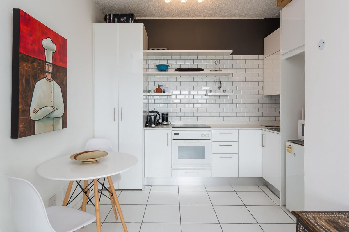 Furnished Studio Apartment - Gardens Centre - Photo 3