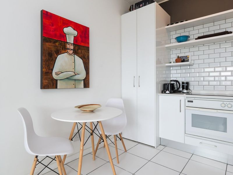 Furnished Studio Apartment - Gardens Centre - Photo 2