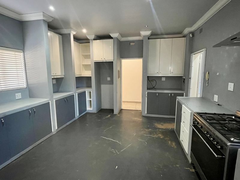 Spacious kitchen featuring built-in cabinetry, a gas stove with extractor fan, and recessed lighting, offering a functional layout ready for updates.
