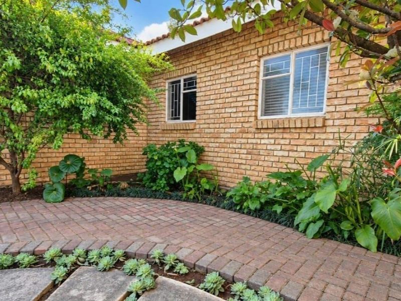 Townhouse For Sale In Klerksdorp - Photo 2