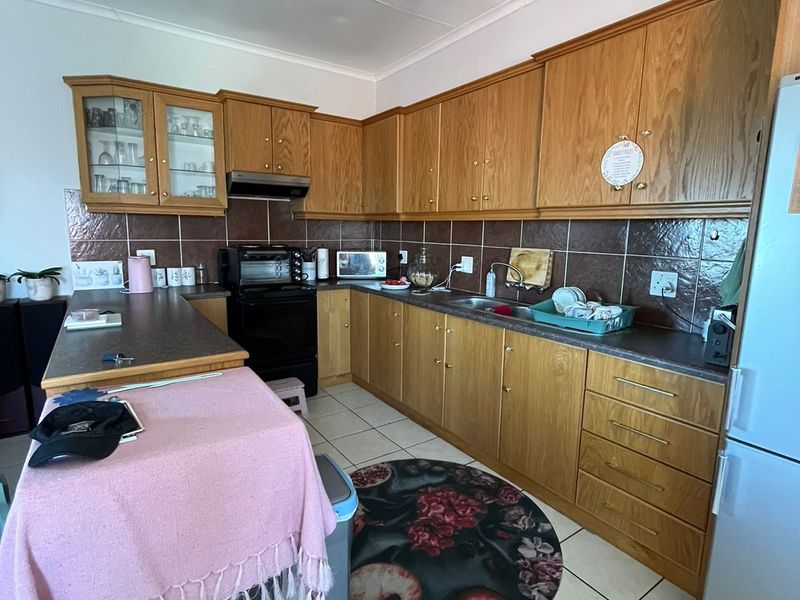 2-Bedroom Lock up and go Apartment in Central Kleinmond - Photo 2