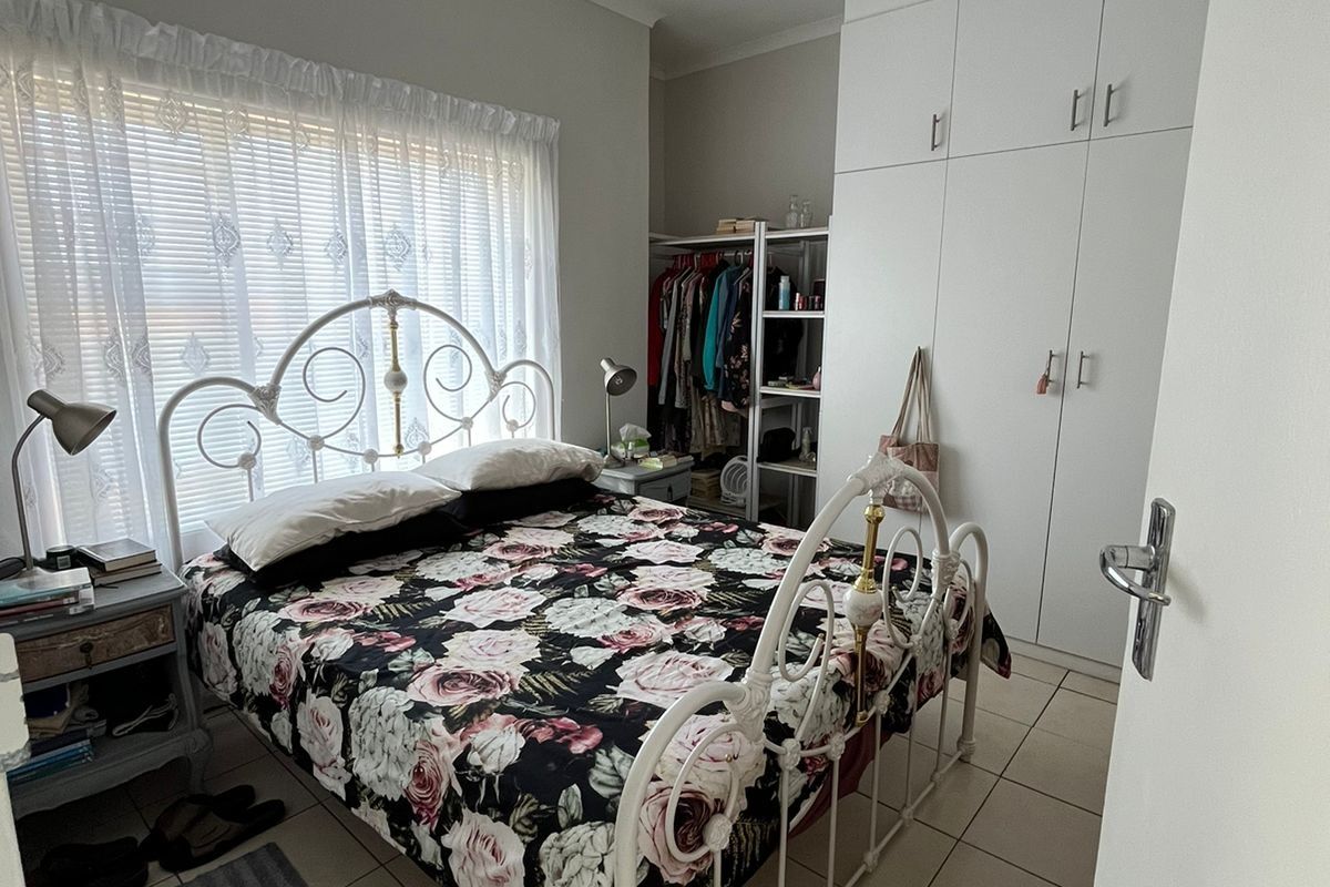 2-Bedroom Lock up and go Apartment in Central Kleinmond - Photo 4