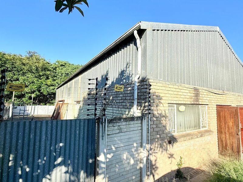 Prime Industrial Space To Let – 40A Sandpiper Road - Photo 2