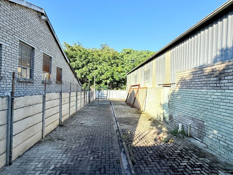 Prime Industrial Space To Let – 40A Sandpiper Road - Photo 3