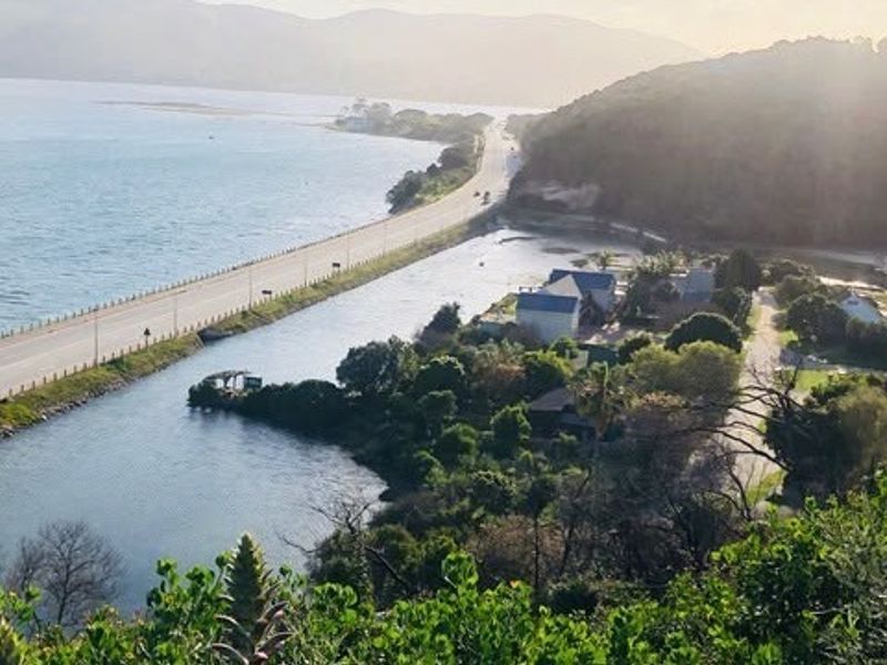Highly desirable location overlooking the beautiful Knysna Lagoon - Photo 2