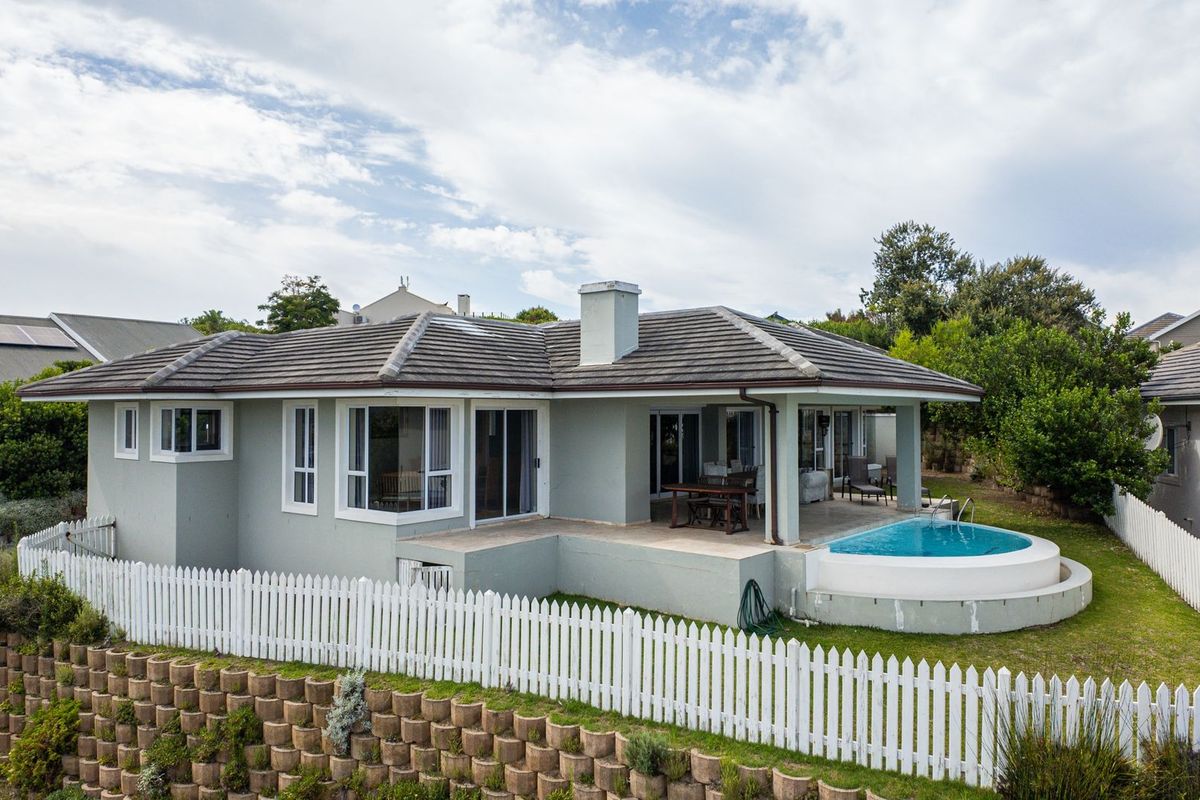 A Golfer's Dream with Stunning Views - Photo 2