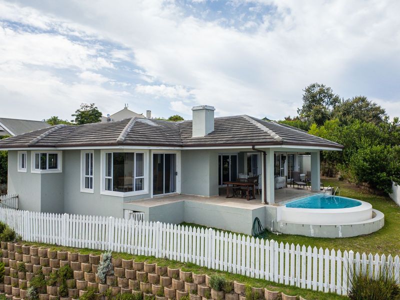 A Golfer's Dream with Stunning Views - Photo 2