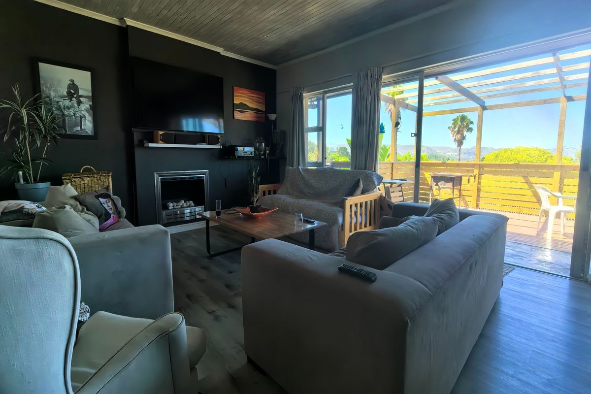 FAMILY LIVING - Photo 5