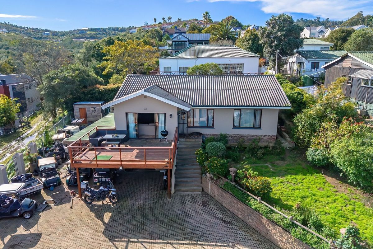 Prime Central Knysna Property with Lagoon Views & Outstanding Potential - Photo 3
