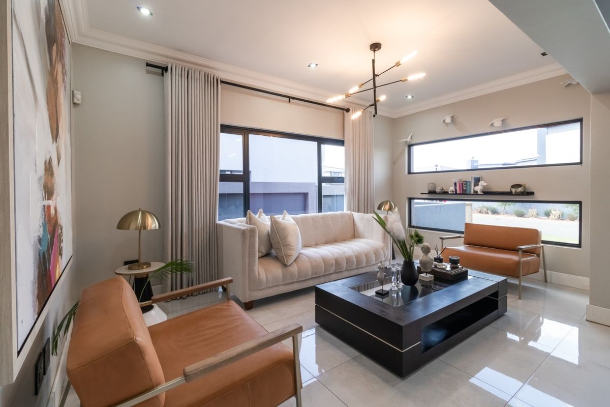 A Contemporary Masterpiece of Refined Living - Photo 3