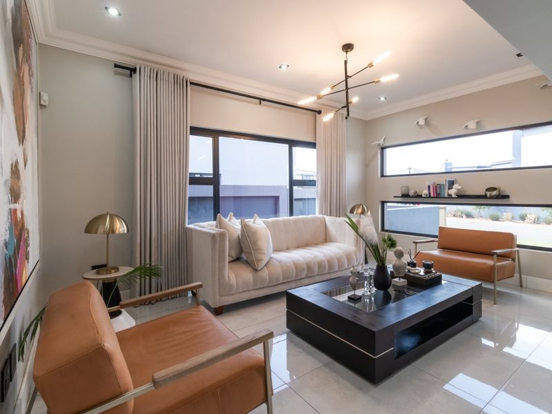 A Contemporary Masterpiece of Refined Living - Photo 3