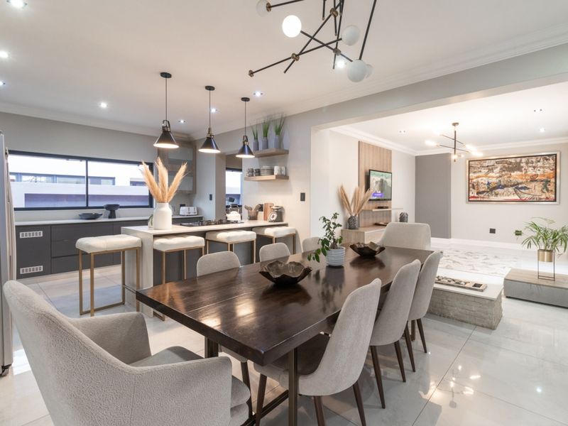 A Contemporary Masterpiece of Refined Living - Photo 2