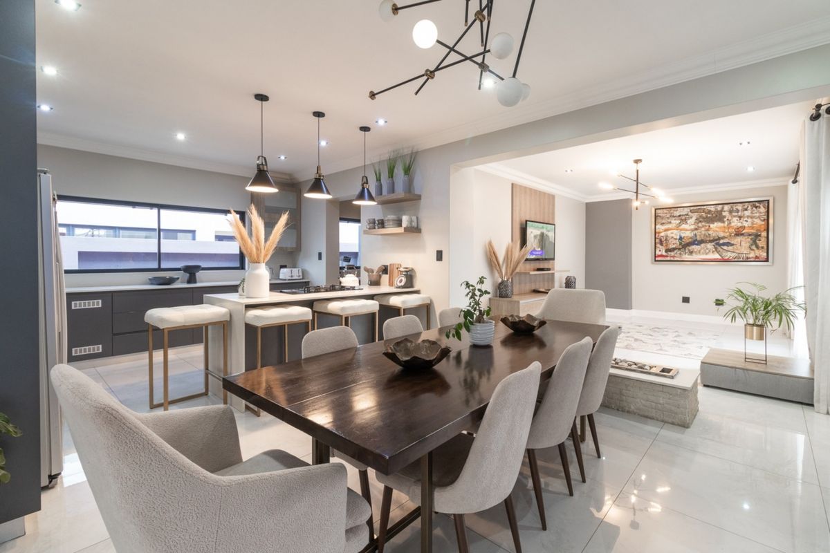 A Contemporary Masterpiece of Refined Living - Photo 2