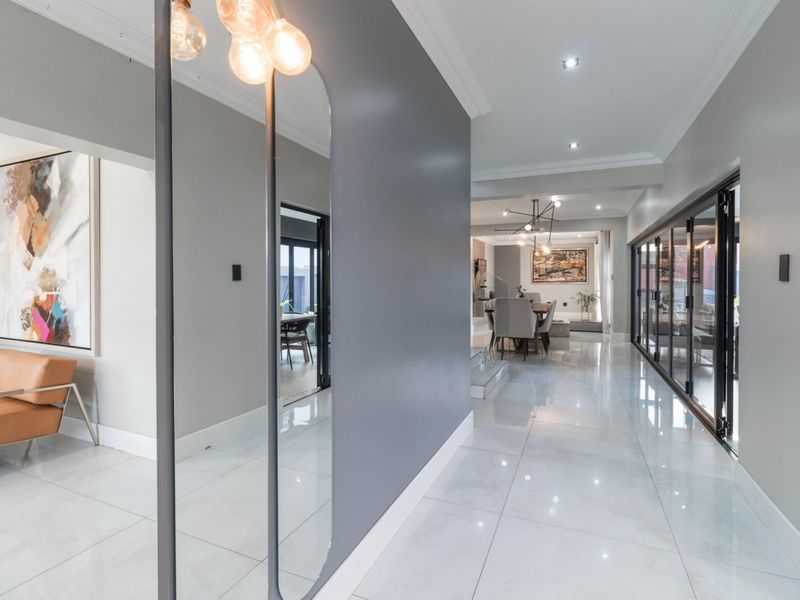 A Contemporary Masterpiece of Refined Living - Photo 8