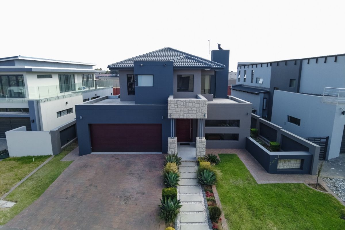 A Contemporary Masterpiece of Refined Living - Photo 5